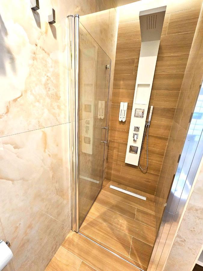Astoria Supreme - Modern Boutique Suites เลชเช ภายนอก รูปภาพ
