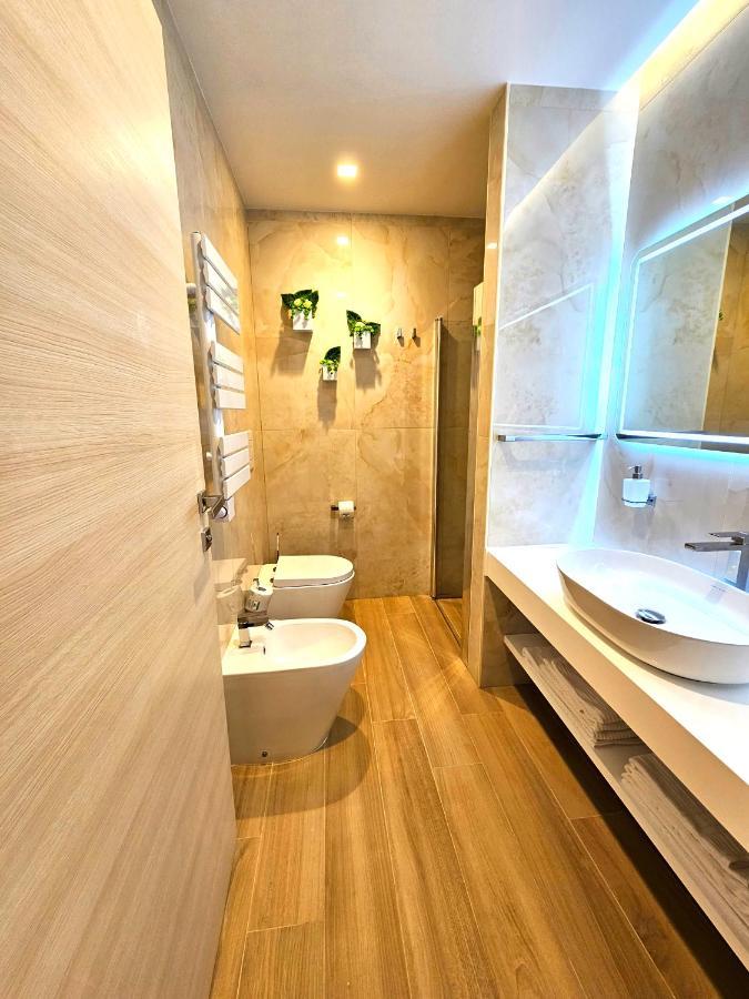 Astoria Supreme - Modern Boutique Suites เลชเช ภายนอก รูปภาพ