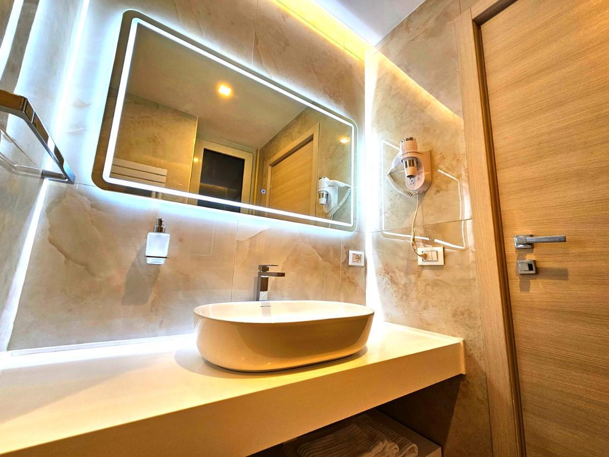 Astoria Supreme - Modern Boutique Suites เลชเช ภายนอก รูปภาพ